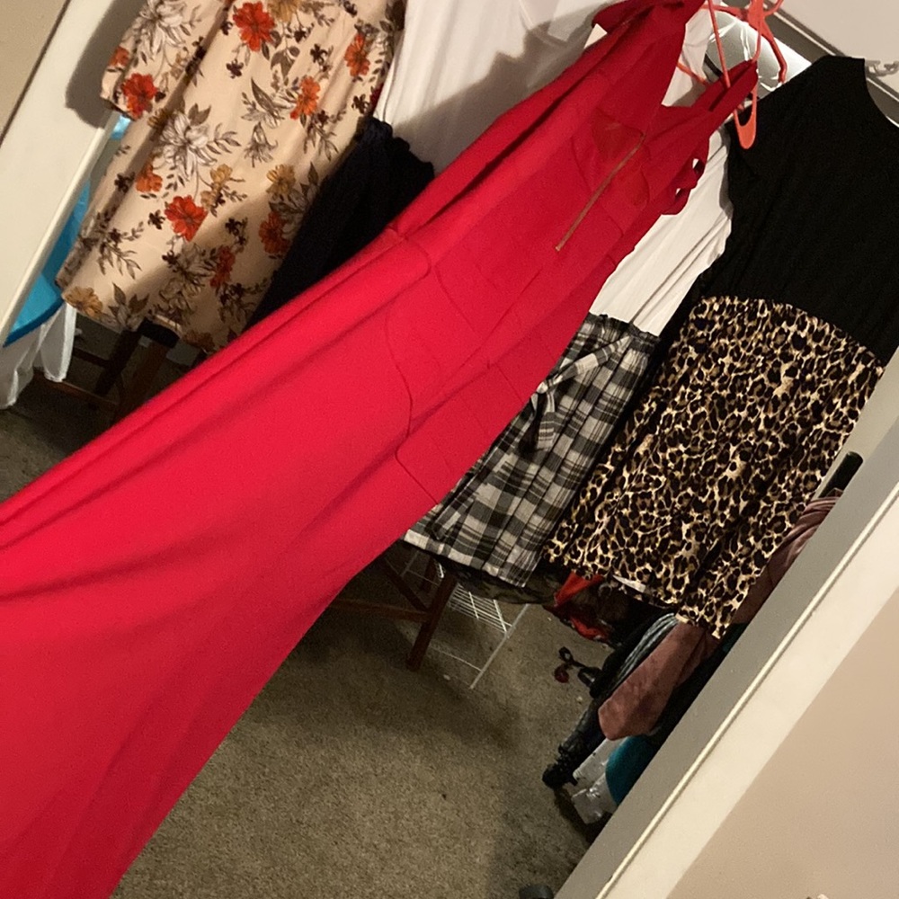 Gorgeous dress. Never worn. Straps and Off shoulder.